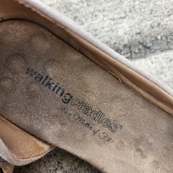 Walking Cradle Flats - Picture 3 of 3